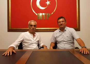 “Gören bizi sanır deli, Usludan yeğdir delimiz…”