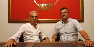 “Gören bizi sanır deli, Usludan yeğdir delimiz…”