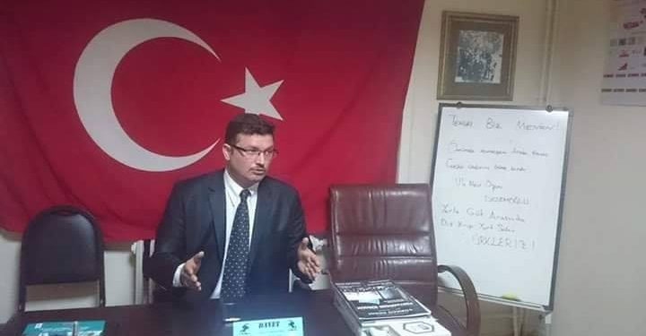 “Gören bizi sanır deli, Usludan yeğdir delimiz…”